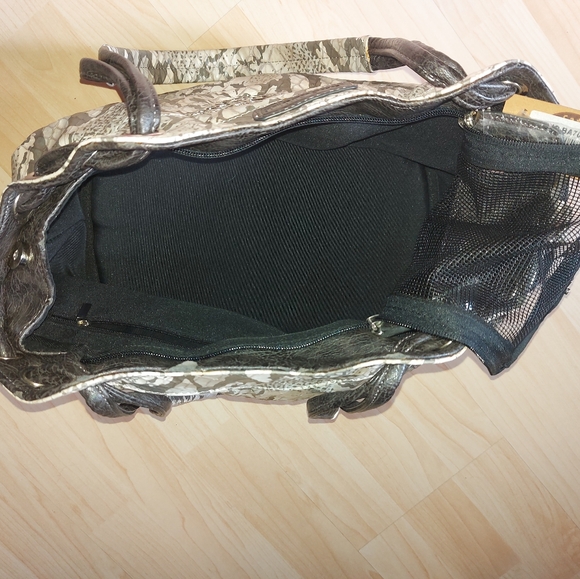 Backbone Faux Snake Leather Pet Purse - Picture 5 of 12